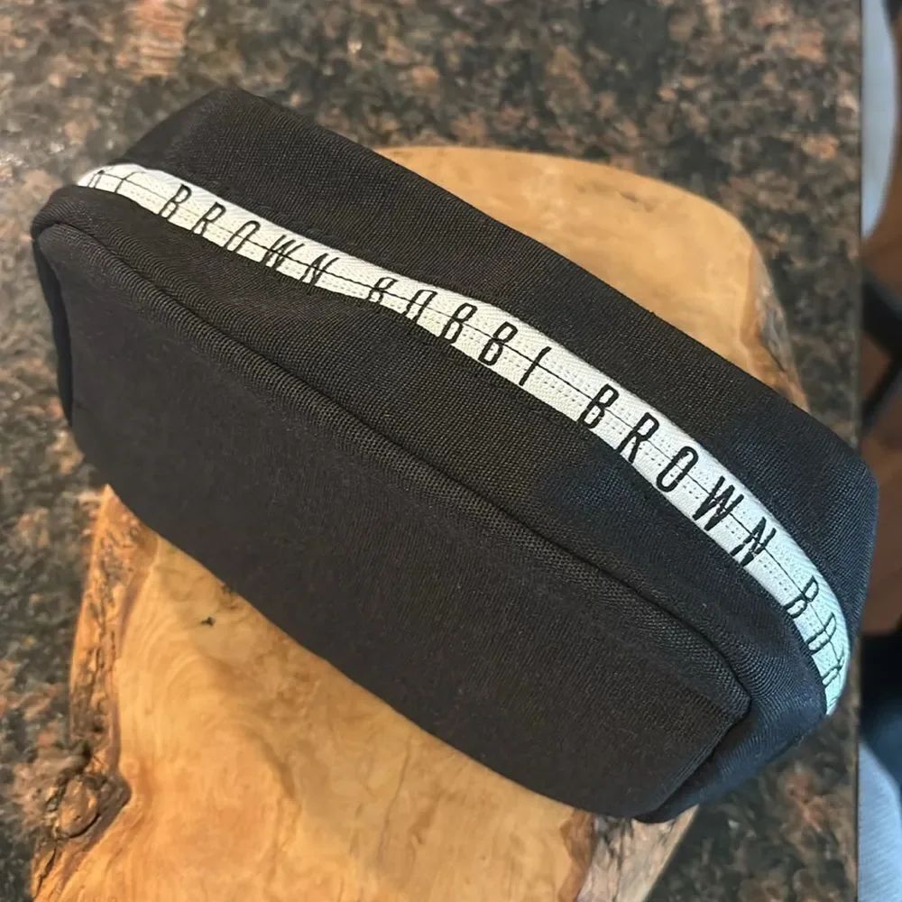 NEW. Bobbi Brown Zippered Make Up Bag